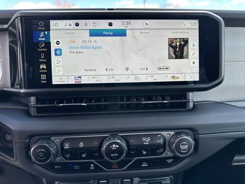 Used 2025 Jeep Wrangler Sahara 4xe image 11