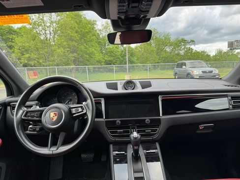 Used 2024 Porsche Macan AWD/4WD image 5
