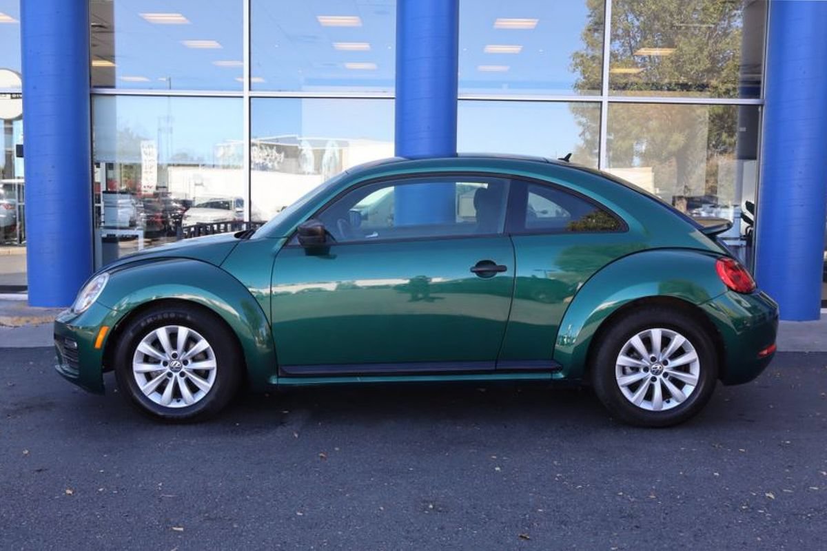 Used 2017 Volkswagen Beetle 1.8T S FWD image 2