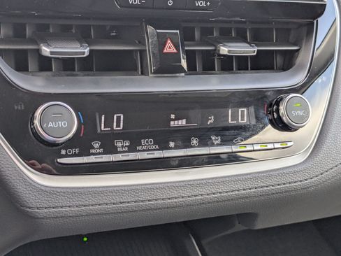 Used 2026 Toyota Corolla Cross XLE AWD/4WD image 25