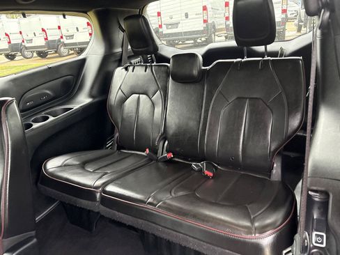 Used 2020 Chrysler Pacifica Limited FWD image 11