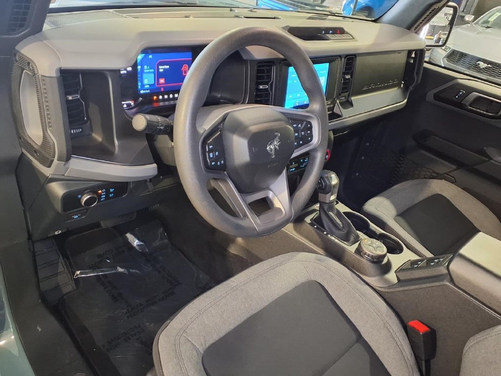 Used 2023 Ford Bronco 4-Door AWD/4WD image 4