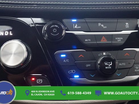 Used 2024 Chrysler Pacifica Limited FWD image 23