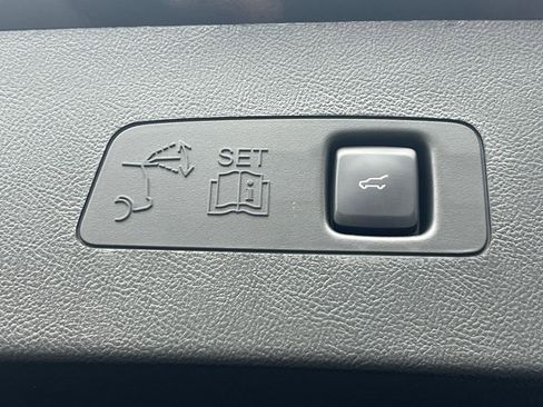 Used 2025 Lincoln Corsair AWD image 13