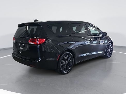 Used 2018 Chrysler Pacifica Touring Plus w/ S Appearance Package image 3