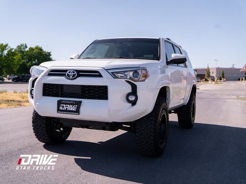 Used 2022 Toyota 4Runner SR5 image 5