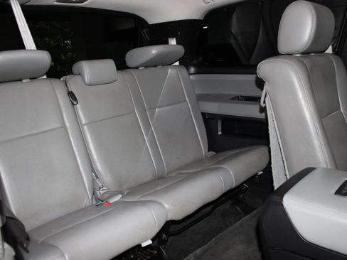Used 2014 Toyota Sequoia Platinum RWD image 40