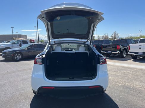 Used 2021 Tesla Model Y Long Range image 14