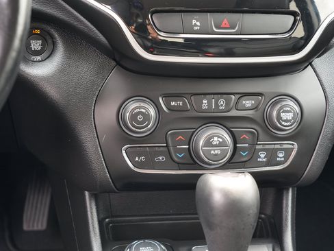 Used 2020 Jeep Cherokee Limited AWD/4WD image 24