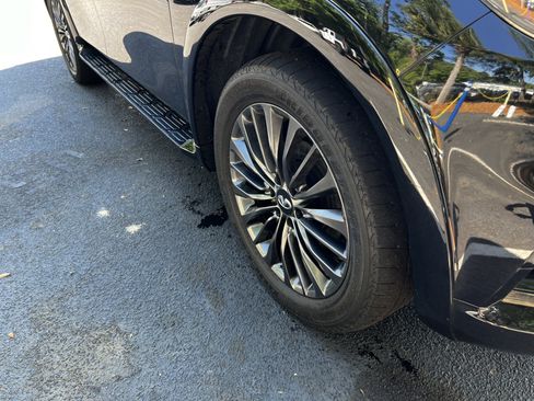 Used 2024 INFINITI QX80 Sensory AWD/4WD image 11