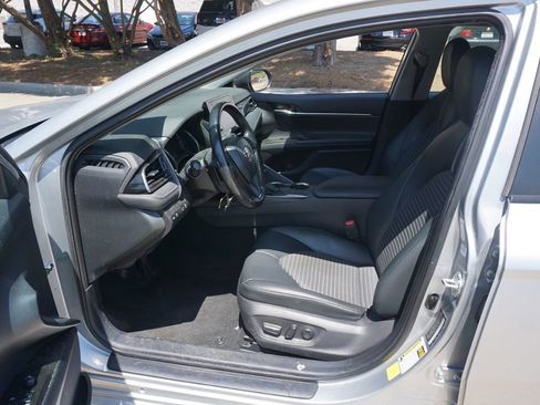 Used 2022 Toyota Camry SE FWD image 2