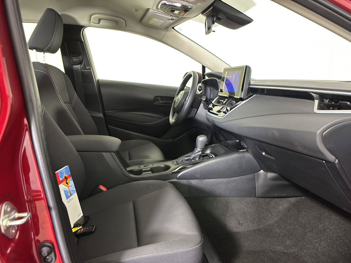 Used 2025 Toyota Corolla LE w/ LE Premium Package FWD image 21