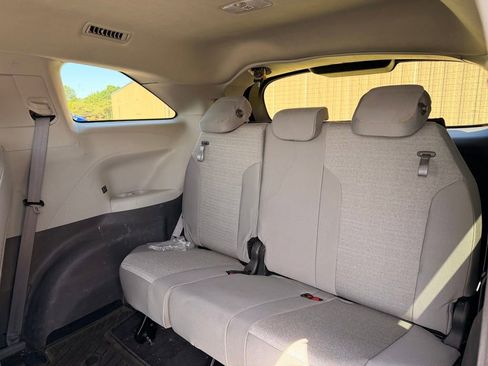 Used 2024 Toyota Sienna LE w/ LE Plus Package AWD/4WD image 22