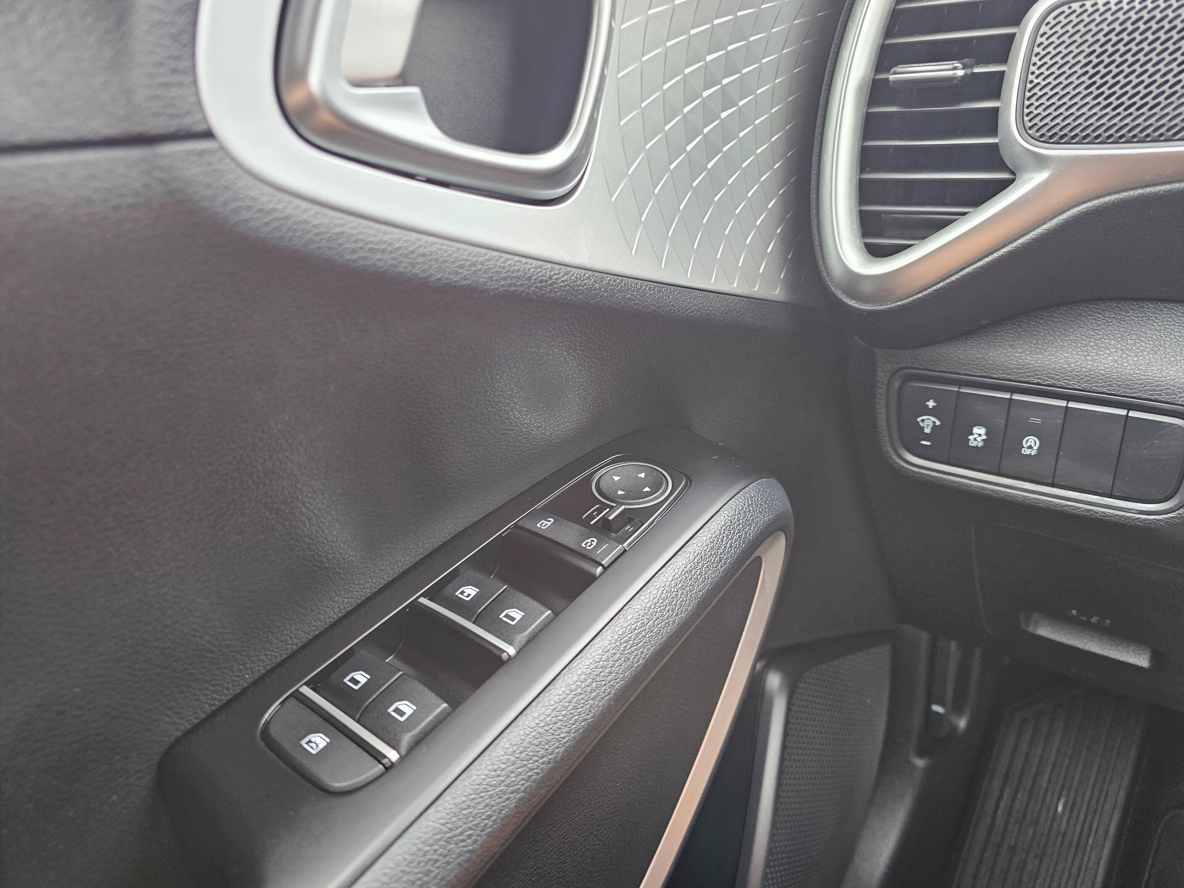 Used 2023 Kia Soul LX w/ LX Technology Package FWD image 31