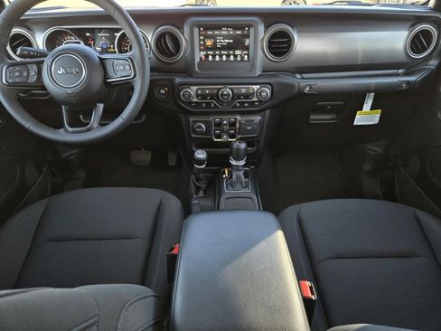 New 2023 Jeep Gladiator Willys image 10