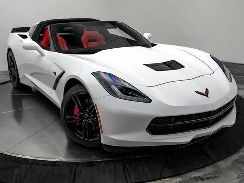 Used 2016 Chevrolet Corvette Stingray Coupe w/ Carbon Flash Badge Package RWD image 31