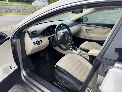Used 2009 Volkswagen CC Sport FWD image 9