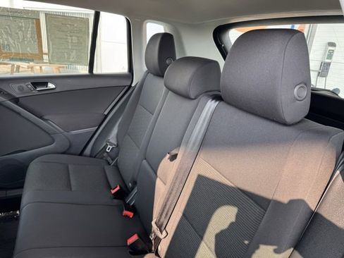 Used 2017 Volkswagen Tiguan S image 31
