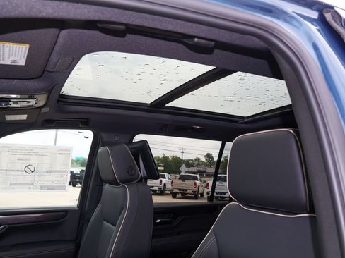 New 2026 GMC Yukon XL Elevation w/ Elevation Premium Package AWD/4WD image 9