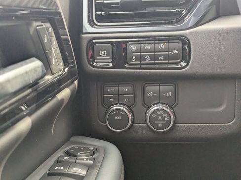 Used 2025 GMC Yukon AT4 w/ AT4 Premium Package image 33