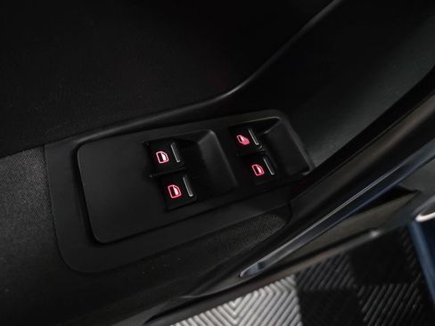 Used 2018 Volkswagen Beetle 2.0T S image 29