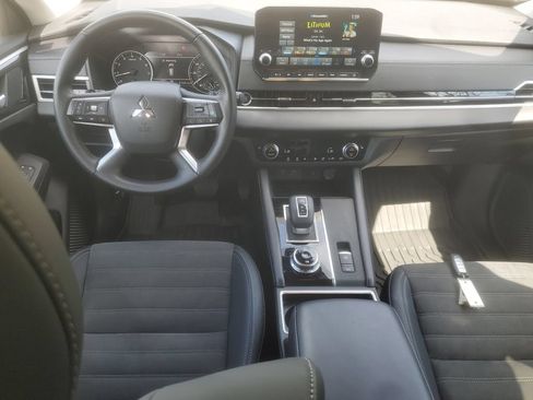 Used 2024 Mitsubishi Outlander SE AWD/4WD image 22