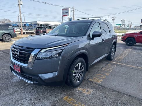 New 2025 Nissan Pathfinder SL image 8