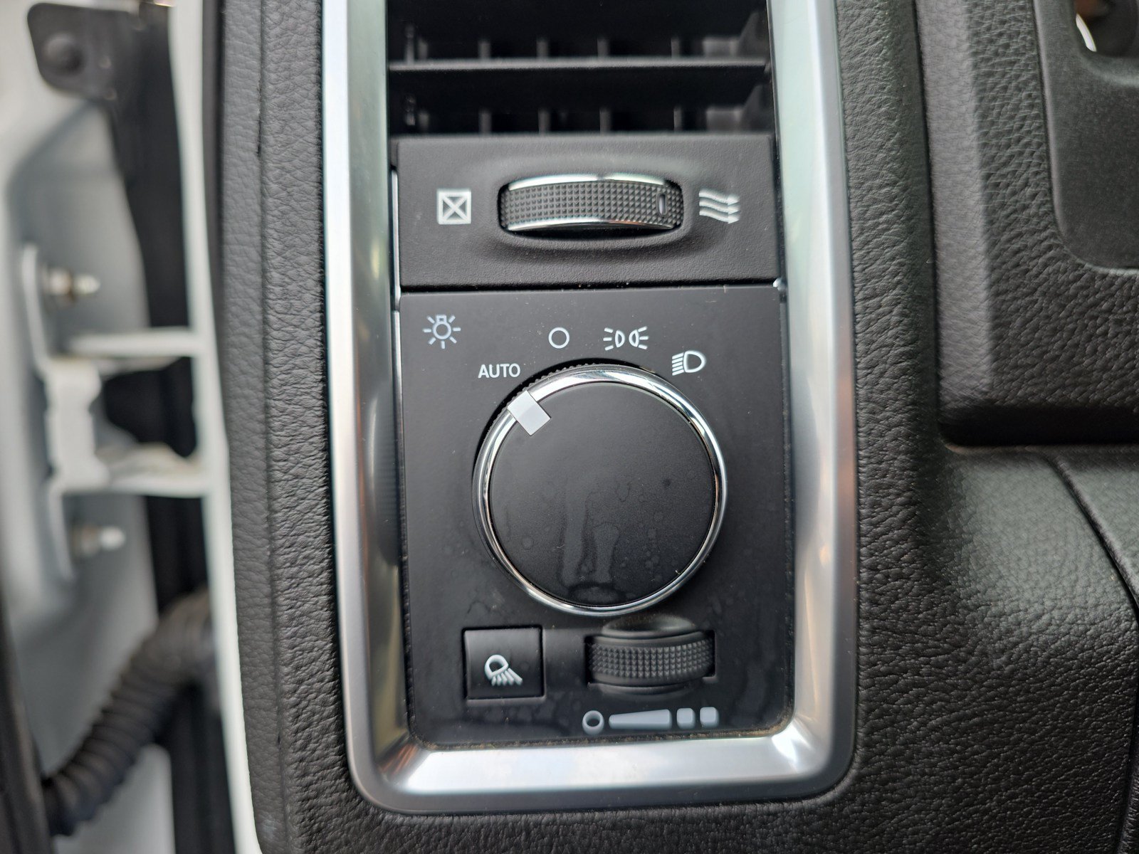 Used 2022 RAM 1500 Classic SLT w/ Electronics Group AWD/4WD image 21