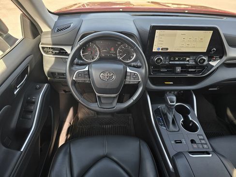 Used 2023 Toyota Highlander XLE FWD image 14