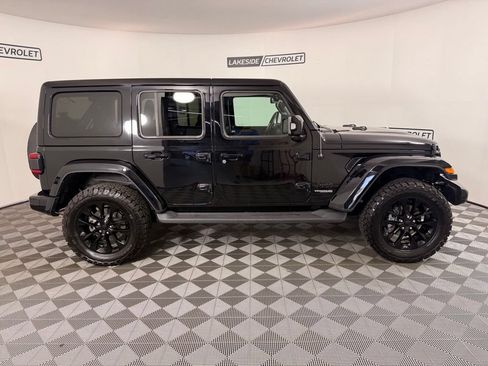 Used 2022 Jeep Wrangler Unlimited Sahara AWD/4WD image 7