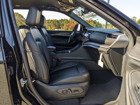 New 2025 Jeep Grand Cherokee Limited w/ Black Appearance Package image 48