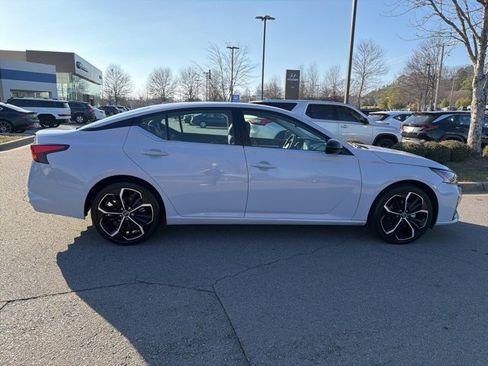 Used 2024 Nissan Altima 2.5 SR image 8