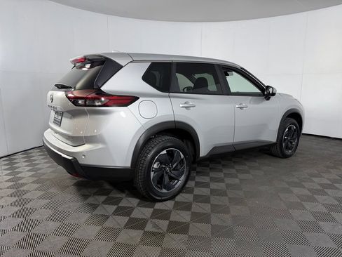 Used 2025 Nissan Rogue SV FWD image 8