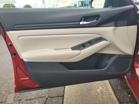 Certified 2025 Nissan Altima 2.5 SV FWD image 18