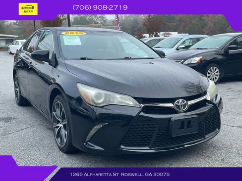 Used 2015 Toyota Camry XSE image 1