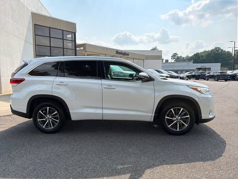 Used 2017 Toyota Highlander XLE FWD image 13