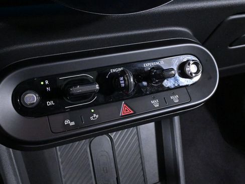 Certified 2025 MINI Cooper S FWD image 17