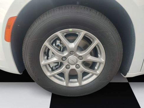 New 2027 Chrysler Pacifica Select FWD image 14