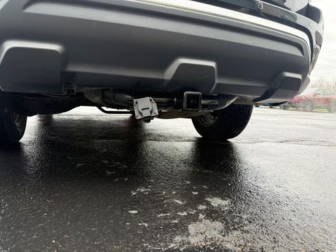 Used 2019 Nissan Pathfinder SV image 41