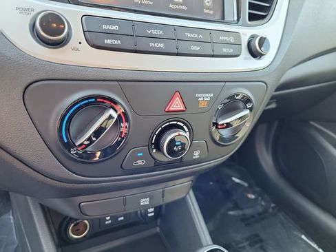 Used 2022 Hyundai Accent FWD image 30