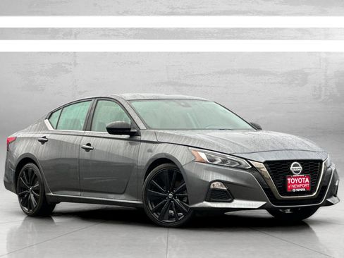 Used 2022 Nissan Altima 2.5 SR image 2