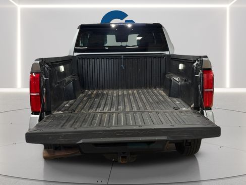Used 2025 Toyota Tacoma SR5 AWD/4WD image 15