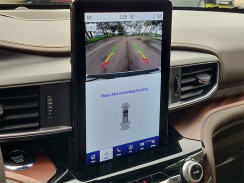 Used 2023 Ford Explorer King Ranch w/ Technology Package image 32