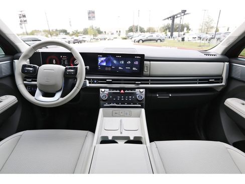 Used 2025 Hyundai Santa Fe SEL image 9