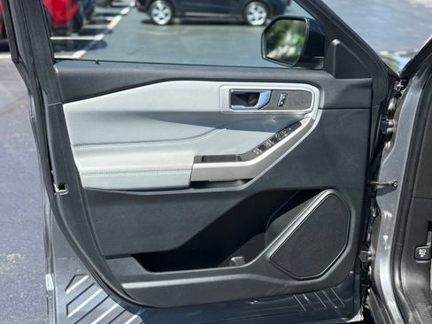 Used 2022 Ford Explorer XLT w/ Equipment Group 202A AWD/4WD image 13