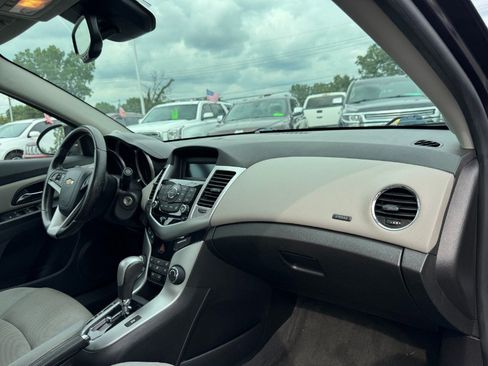 Used 2014 Chevrolet Cruze LT FWD image 19