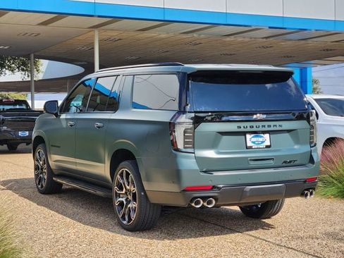 New 2026 Chevrolet Suburban RST w/ RST Capability Package AWD/4WD image 5
