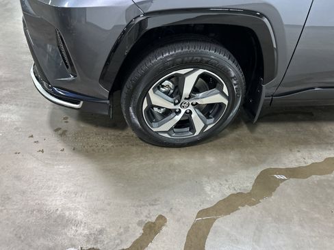 New 2025 Toyota RAV4 SE image 9