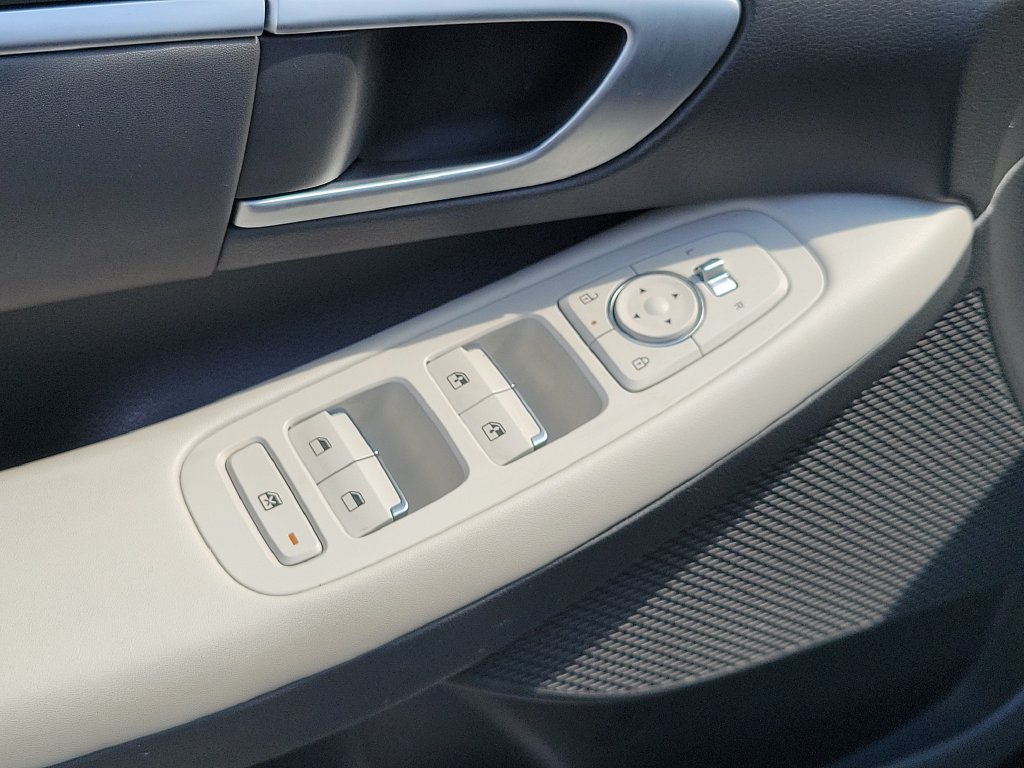 Used 2025 Hyundai Sonata SEL FWD image 13
