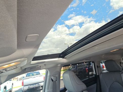 Used 2023 Toyota Highlander XLE AWD/4WD image 22